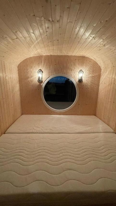 Glamping - Stylova Maringotka V Srdci Ladova Kraje, Pobliz Hlavniho Mesta Prahy Stribrna Skalice Exterior foto