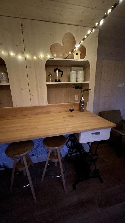 Glamping - Stylova Maringotka V Srdci Ladova Kraje, Pobliz Hlavniho Mesta Prahy Stribrna Skalice Exterior foto