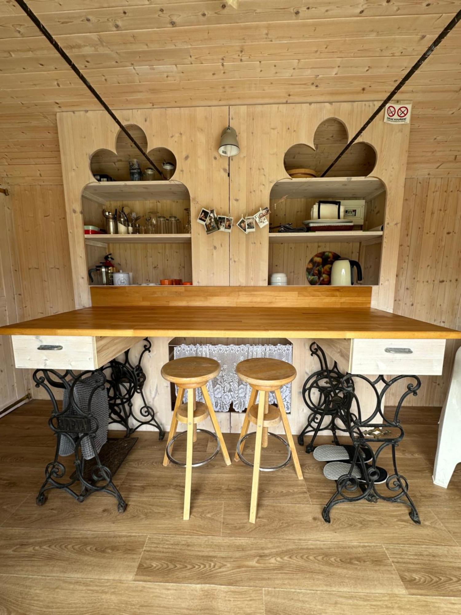 Glamping - Stylova Maringotka V Srdci Ladova Kraje, Pobliz Hlavniho Mesta Prahy Stribrna Skalice Exterior foto